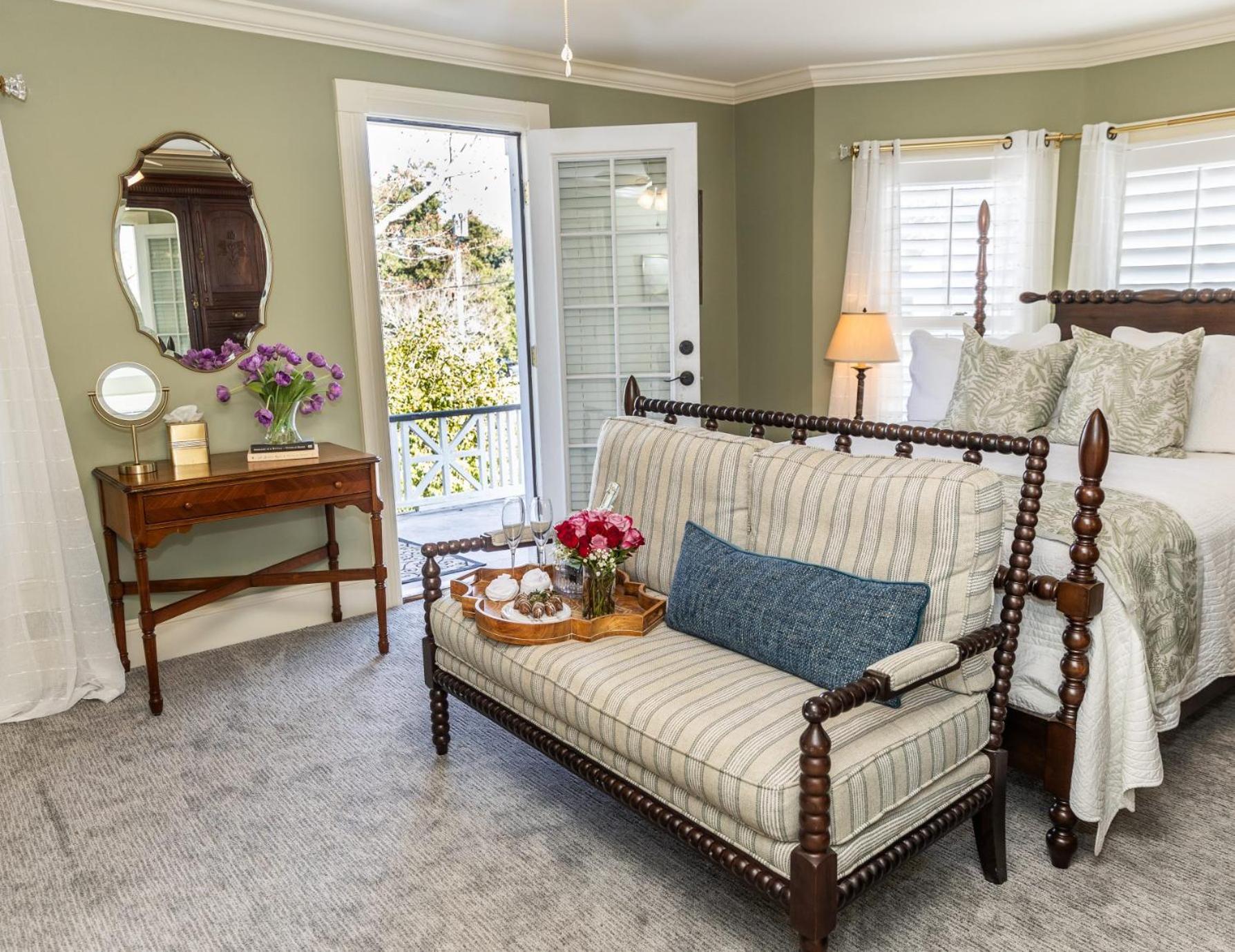 White Doe Inn Bed & Breakfast マンテオ エクステリア 写真