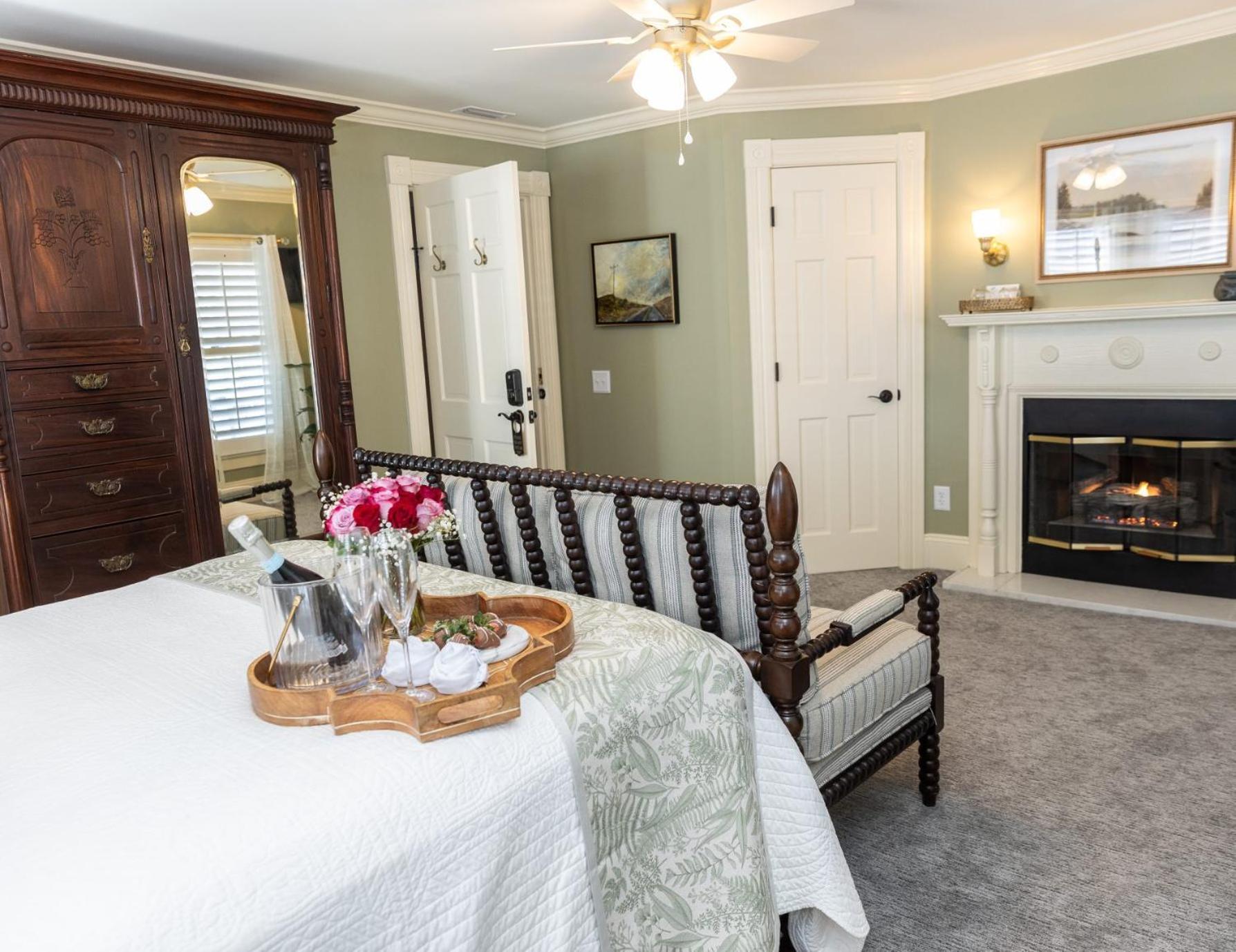 White Doe Inn Bed & Breakfast マンテオ エクステリア 写真